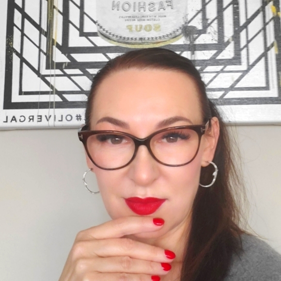 Meet your Posher, Anna ๐ - Picture 2 of 4